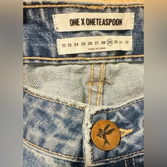 One Teaspoon Light Blue Distressed Women’s Boyfriend Jeans
Sz 29 - Picture 2 of 16